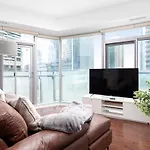 Luxury Condo Downtown Toronto Near Cn Tower With Parking