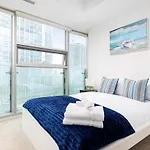 Luxury Condo Downtown Toronto Near Cn Tower With Parking